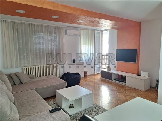 Izdaje se stan na Panteleju!