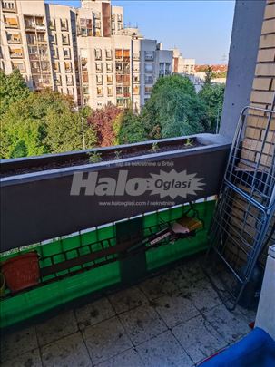 Izdajem dvosoban stan u bloku 63