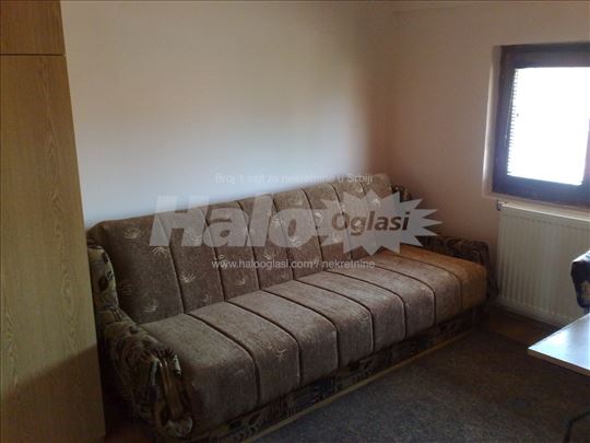 Jednokrevetna soba za studentkinje-kod stud.doma