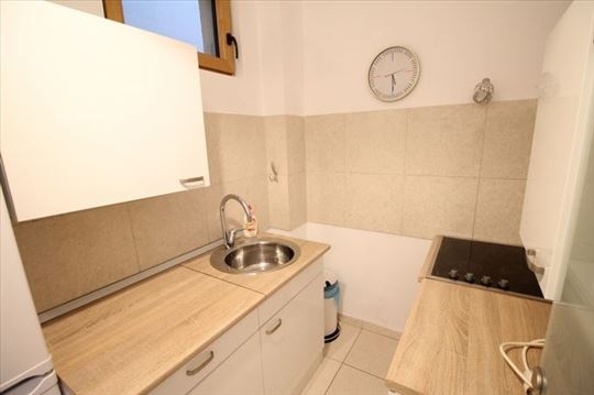 Komforan studio, novija zgrada, garaža, ID 6545