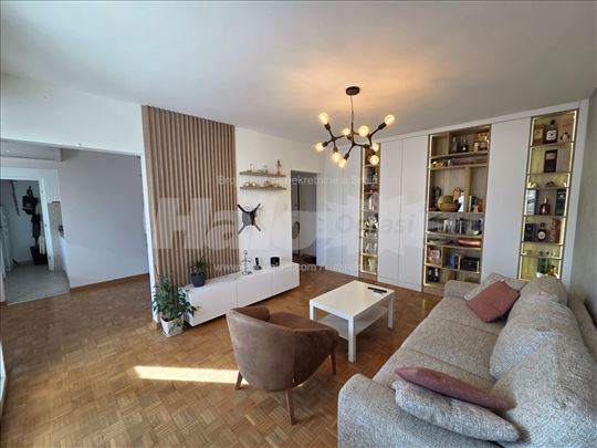 Kompletno renoviran, brzo useljiv