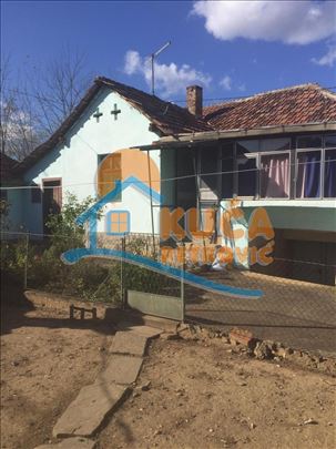 Kuća 90 m2 sa pomoćnim obektima i sa okućnicom 10 