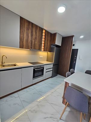 Ledine,Lux namešten sa dvorištem i parkingom