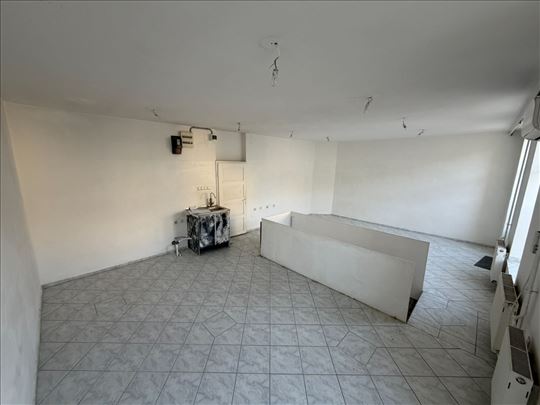 Lokal - 94m2 - Centar