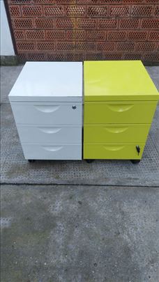 Metalni ormarići sa fiokama