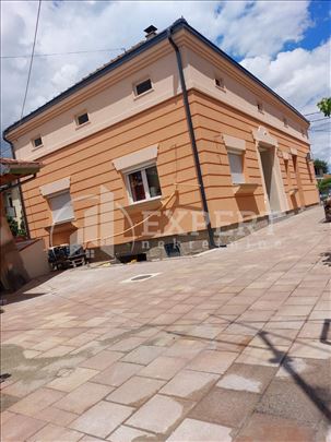 Mrčajevci, 2 kuće sa lokalom i placem