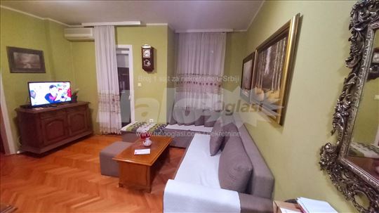 Namešten jednoiposoban stan 44m2