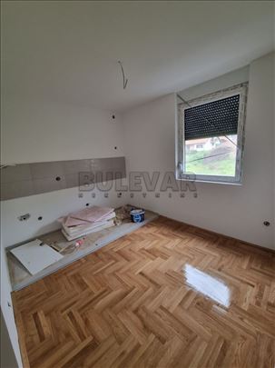 Odličan jednoiposoban apartman 39m2, novogradnja,