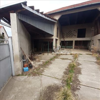 Odličan, pomoćni ekonomski objekat, 176m2, na pla