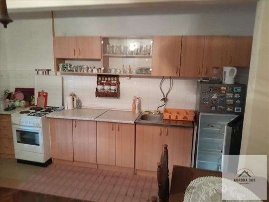 OdliČna KuĆa  U Veterniku