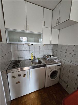 Polunamešten stan na Medaku