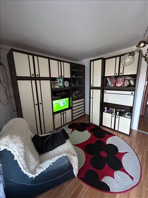 Prodaje se dvoiposoban na Aerodromu