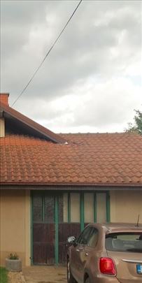 Prodajem metalna garažna vrata opšivena lamperijom