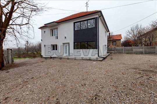 Renovirana kuća u G.Komrenu, dve etaže po 10