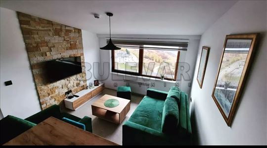 Retko u ponudi, luksuzno opremljen apartman 1.5 na