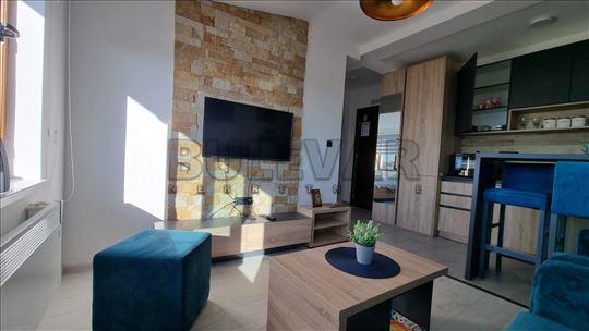 Retko u ponudi, luksuzno opremljen apartman 1.5 na