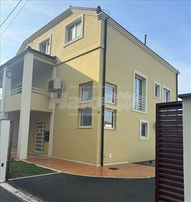 Stan 115 m² sa 2 parking mesta – prilika