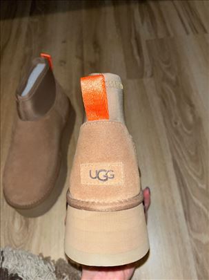 Ugg cizme 38 broj