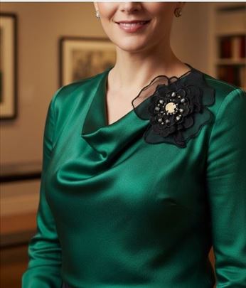 Upečatljiva Elegancija – Crni Broš Ručne Izrade