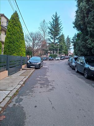 Voždovac, 8 ari placa sa kućom od 136m2 uknjiženo