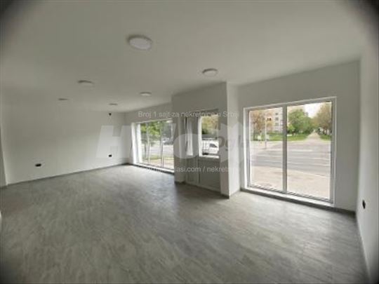 105m2 izdajem poslovni prostor lokal Novi Beograd