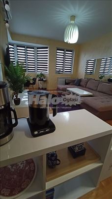 3 stan sa parkingom,namesten