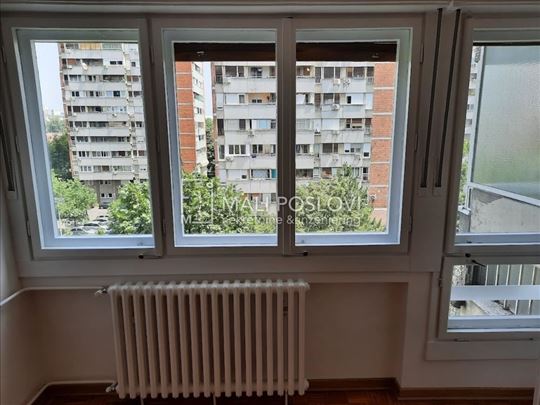 59m2 Blok 45 / polunamešten