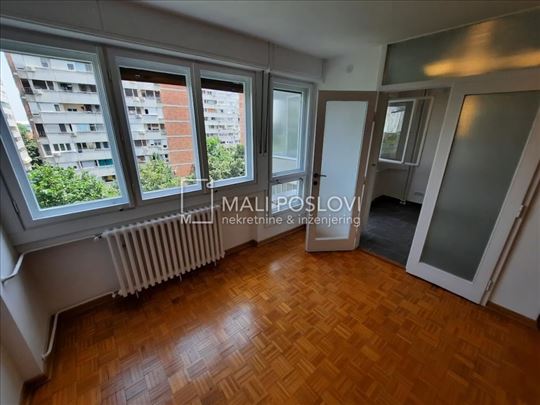 59m2 Blok 45/ renoviran/ polunamešten