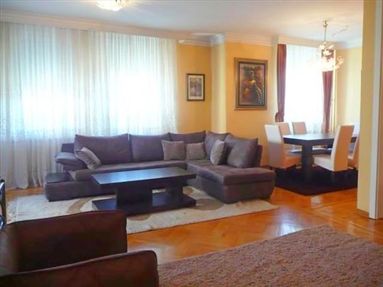 Arena, 100m2, trosoban, 2 kupatila, terasa, garaža