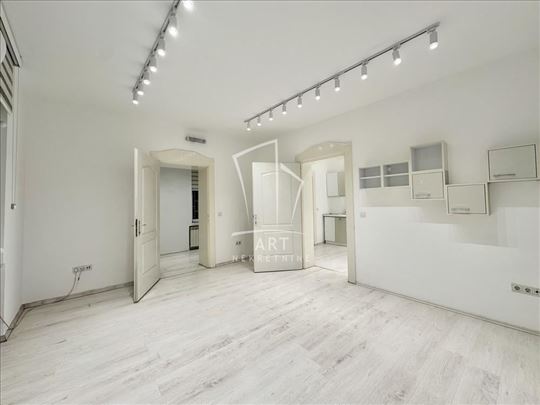 Autentičan predratni salonac - mereno 90m2 ID#1326