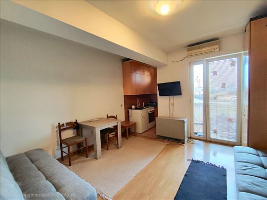 Na prodaju garsonjera 26m2 sa stvarima-Karaburma
