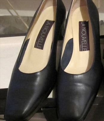 Italijanske teget cipele s petom vel 39