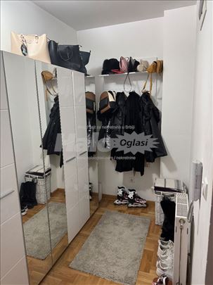 Izajem stan u mirnom delu Košutnjaka