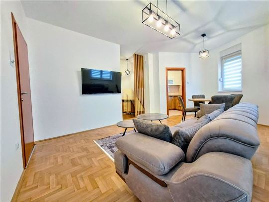 Izdaje se dvoiposoban stan – Grbavica, renoviran i