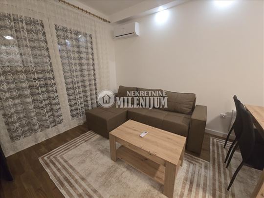 Nov, moderno namesten stan na odličnoj lokaciji ID