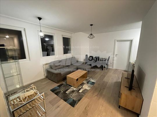 Nov potpuno opremljen stan u novoj zgradi