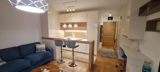 Novi Beograd-Wellport-30m2-Namešten ID#3114