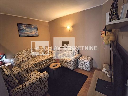 Prodaje se stan u kući, Centar