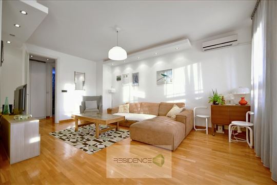 Prostran porodični stan u Bellvile-u