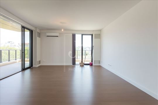 Stan sa panoramskim pogledom BW