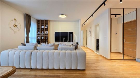 Trosoban stan u Wellport kuli,West 65,garažno mest