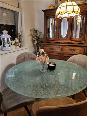 Trpezarijski sto od kaljenog stakla