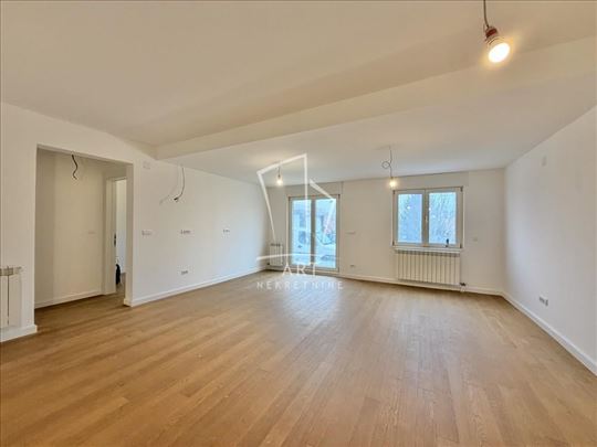 Autokomanda, kancelarijski prostor sa parking mest