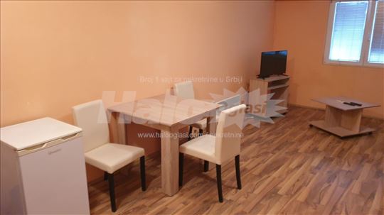 Borča-centar lep stan, 100m od stanice 95