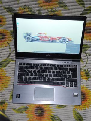 FUJITSU i5 5200u 14 inca 8gb DDR3 256gb SSD LAPTOP