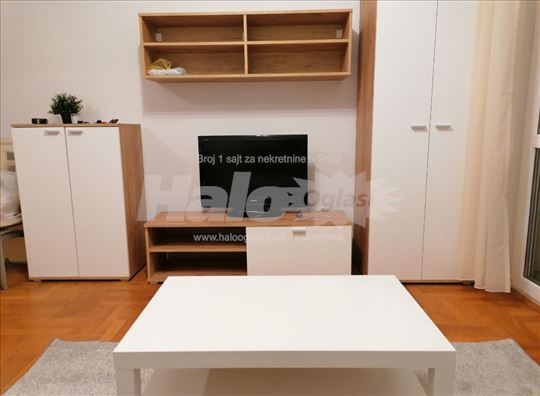 Stan + parking - može na kredit - renta 350e