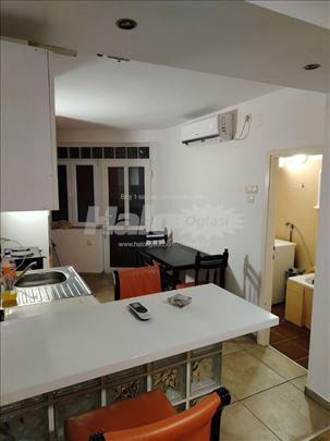 Izdajem stan u Borči