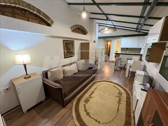 Jednoiposoban dvorisni stan