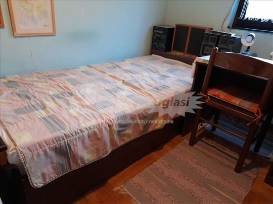 Jednokrevetna soba na lepom mestu kod Studentskog 