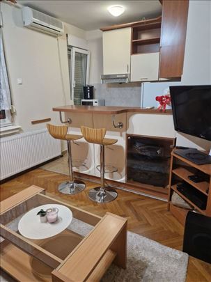 Jednosoban namešten stan kod Betanije 300e